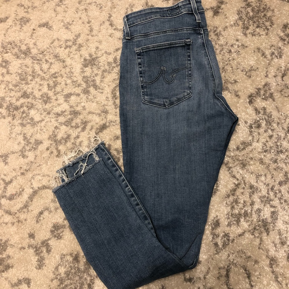 Super cute high waisted crop jeans!